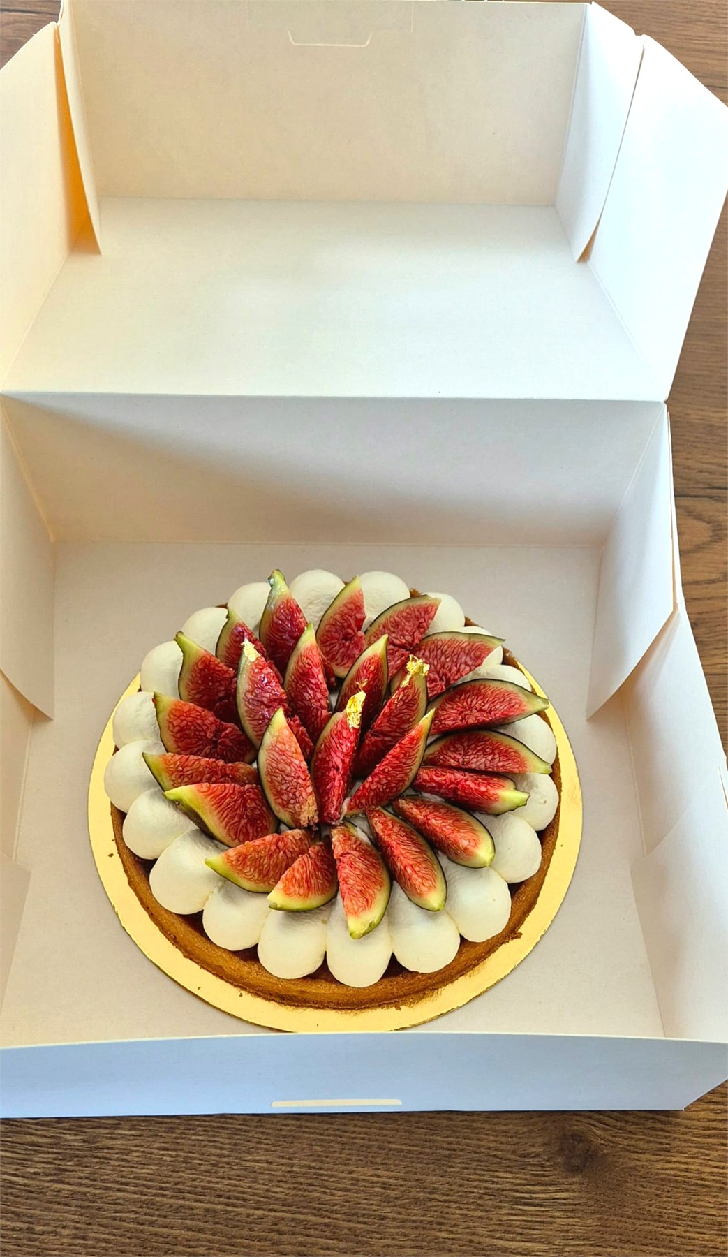 Tarte aux figues prête à offrir